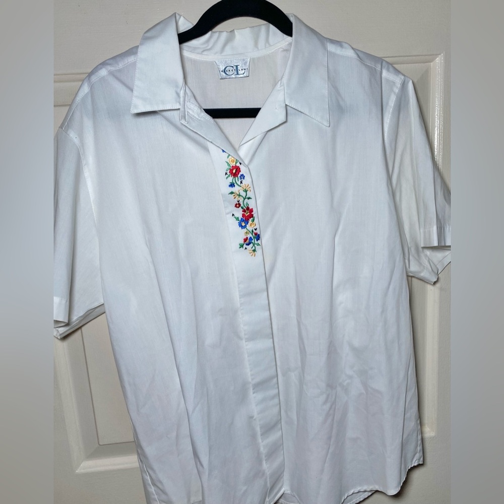 Vintage Cricket Lane White Button-Up Blouse‎ with Embroidered Floral Detail L/XL